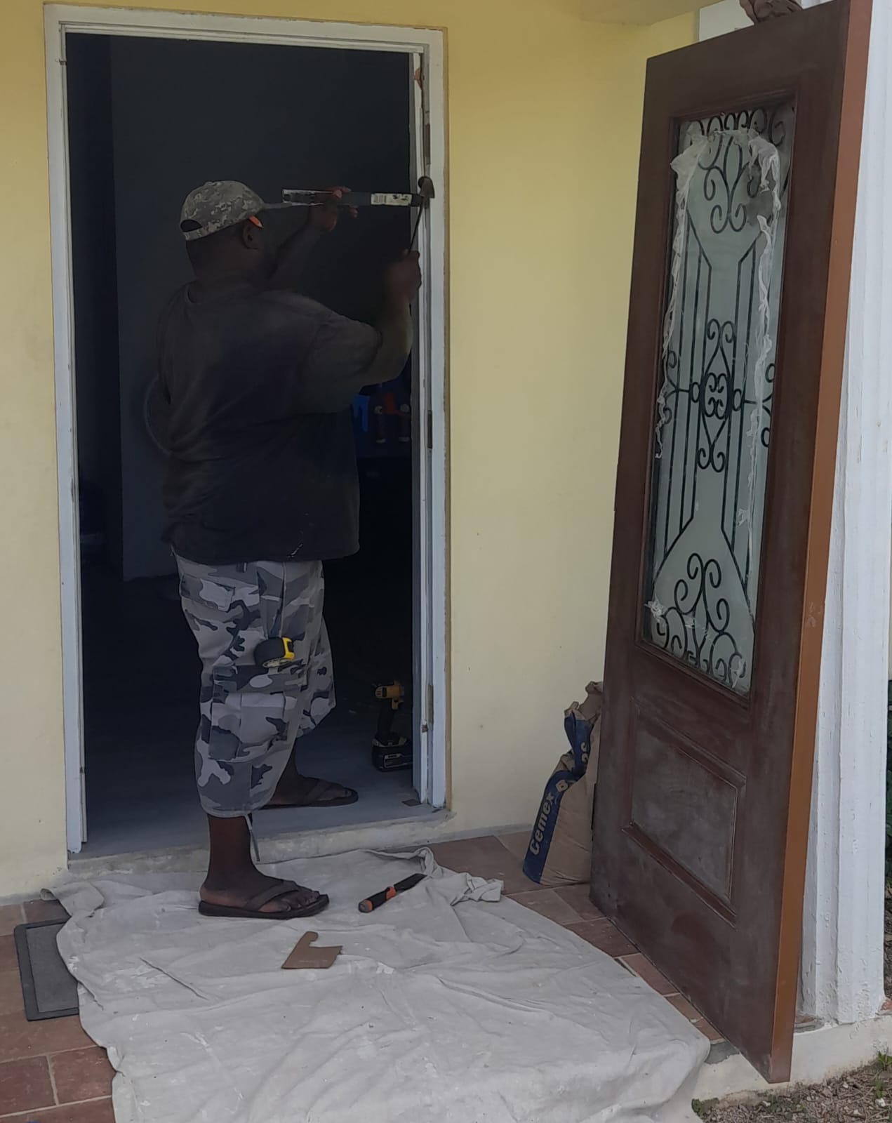 Door installation Nassau